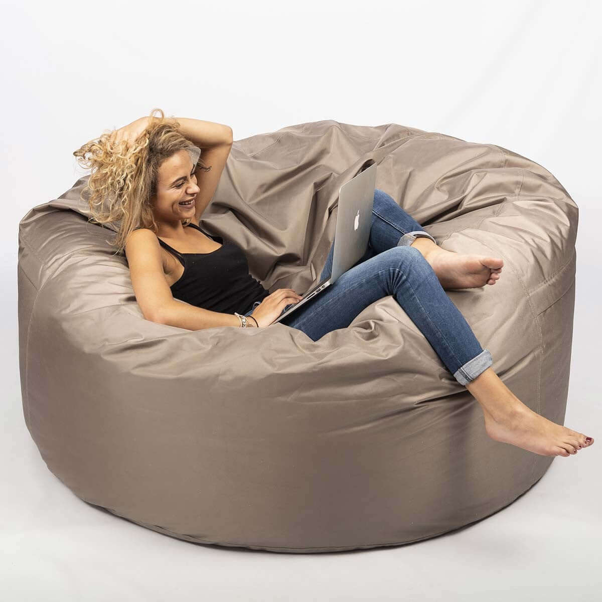 Pouf Géant Extérieur TiTAN Taupe XXL 140 x 75 cm, assise outdoor ronde pour détente jardin et terrasse