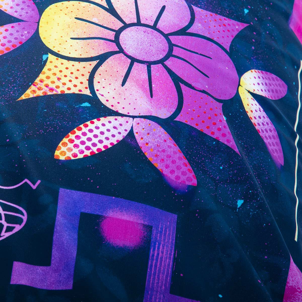 Pouf Géant ART52® - Gods And Humans, détail de l’illustration florale colorée sur tissu imprimé haute qualité