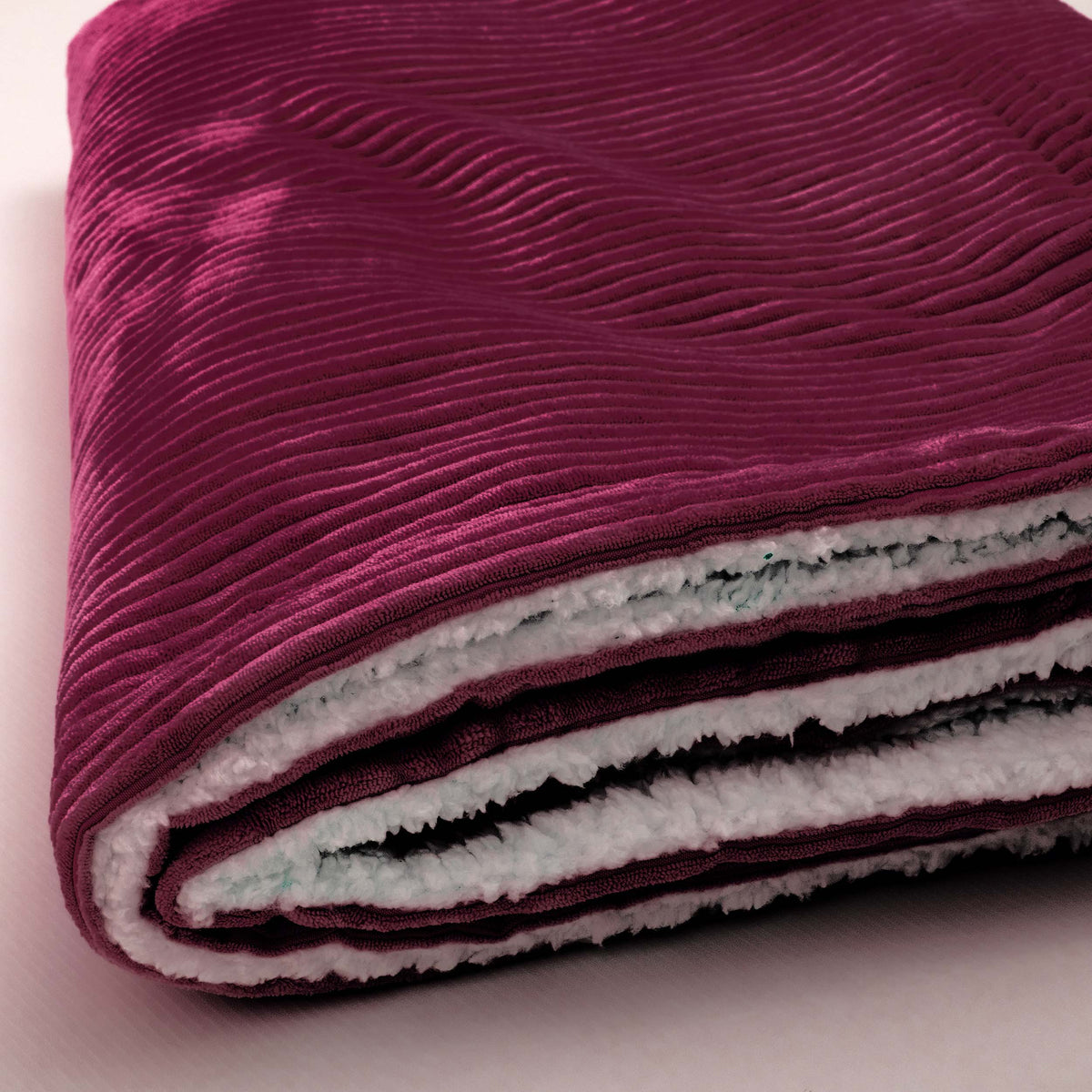 Plaid Velours Côtelé Cerise Double Face Sherpa – 180×140 cm, velours côtelé et doublure effet sherpa, couleur cerise
