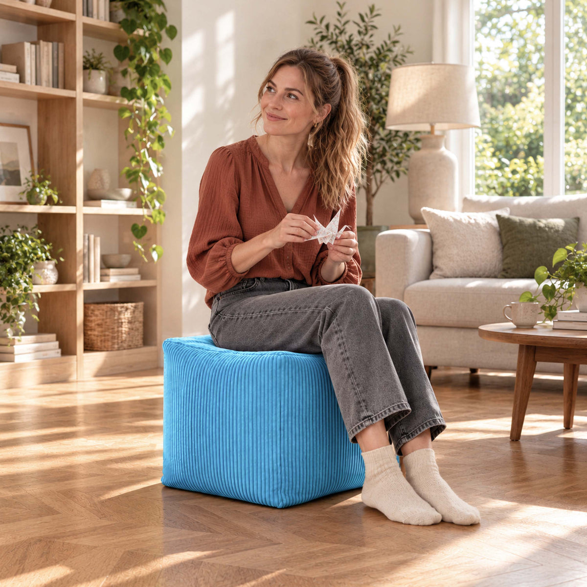 pouf cube velours côtelé bleu ciel déhoussable, pouf carré moelleux bleu ciel en velours côtelé pour assise ou repose-pieds