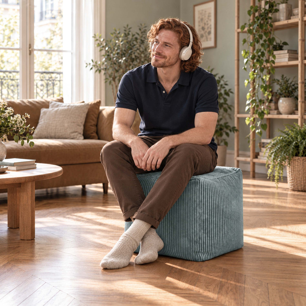 Pouf Cube Velours Côtelé Vert gris : pouf d’assise et repose-pieds en velours côtelé, style moderne, salon lumineux