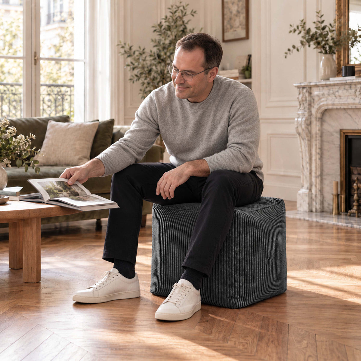 Pouf cube en velours côtelé gris déhoussable, assise d’appoint et repose-pieds, design cube gris, salon