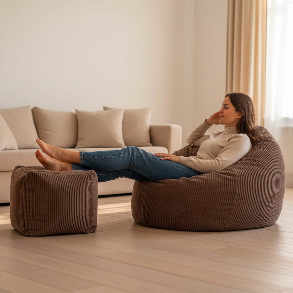 Pouf Cube Velours Côtelé Marron : assise d’appoint et repose-pieds, velours côtelé marron pour salon moderne