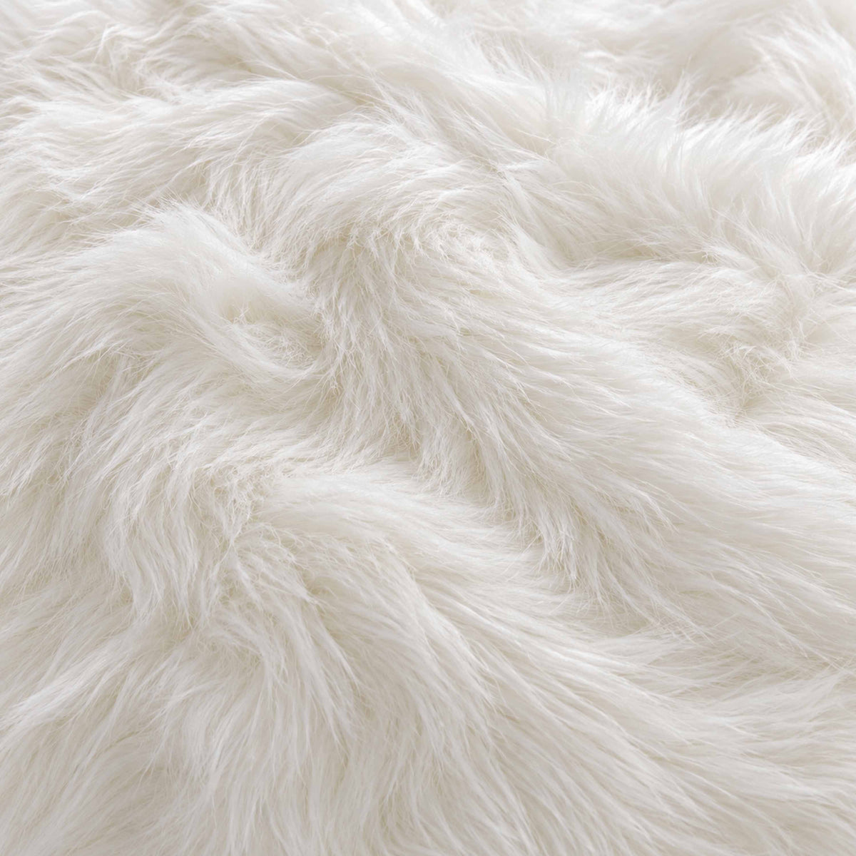Pouf Fauteuil Rond XL Fourrure Poil Long Blanc — texture de fourrure blanche à poils longs, aspect moelleux et doux