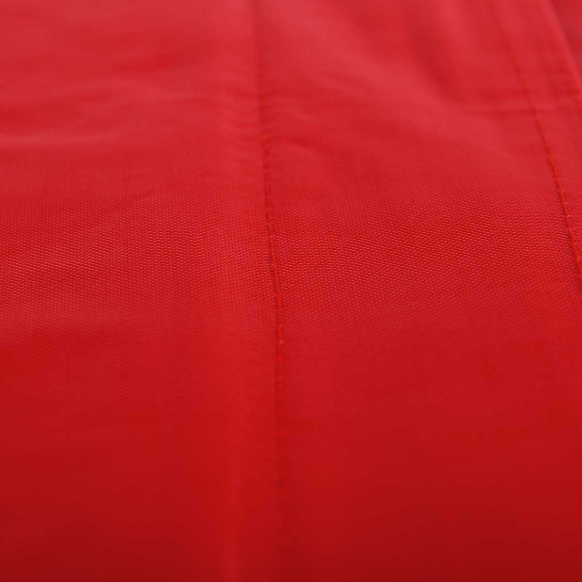 Pouf Géant XL Rouge, gros tissu rouge avec couture, vue rapprochée de la housse pour décoration salon chambre