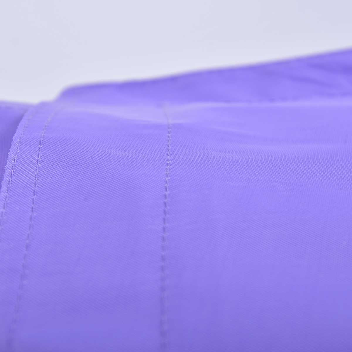 Pouf Géant XL Violet, gros plan sur la couture et le tissu texturé, mobilier décoratif pour salon ou chambre