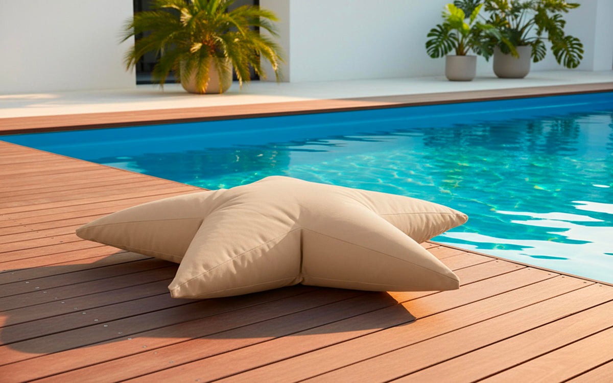 Pouf Piscine, Étoile de Mer Beige : pouf étoile de mer beige près de la piscine, design inspiré de l’océan