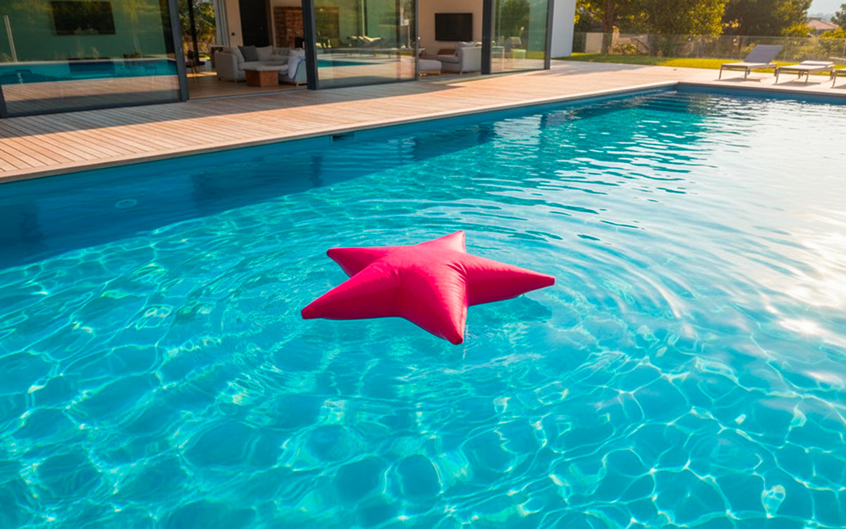 Pouf Piscine, Étoile de Mer Rose flottant dans la piscine, design étoile de mer rose pour terrasse extérieure