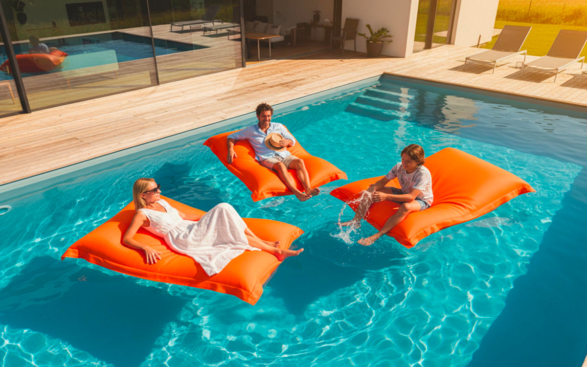 Pouf Piscine Orange BiG52 POOL déhoussable flottant XXL avec billes de polystyrène, idéal pour se détendre au bord de la piscine