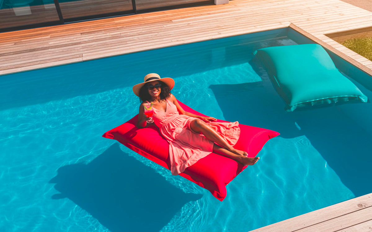 Pouf Piscine Rouge Big52 déhoussable avec billes de polystyrène, flottant pour piscine, XXL confort design extérieur
