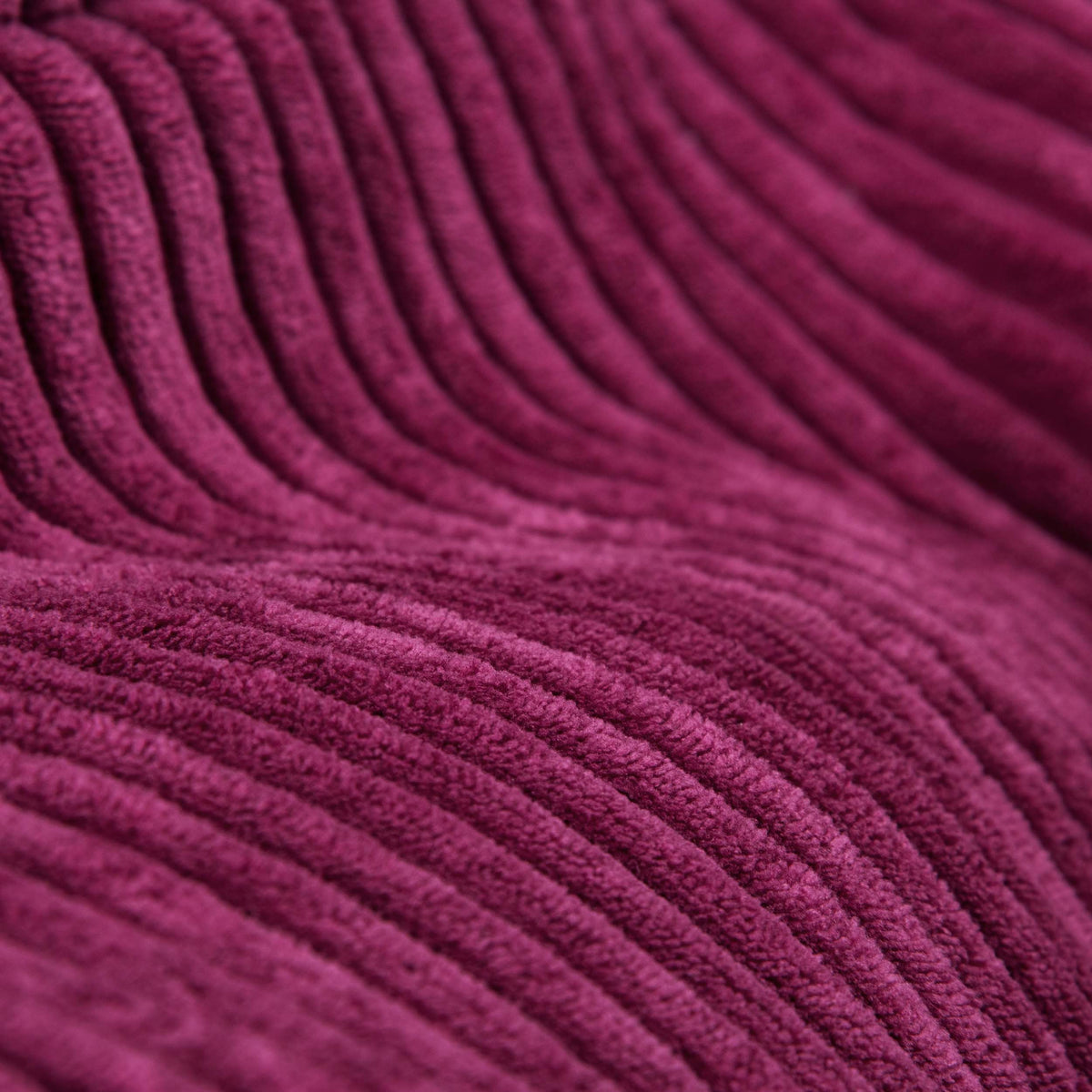Pouf Poire Velours Côtelé Cerise : détail velours côtelé cerise, texture gouttes et relief