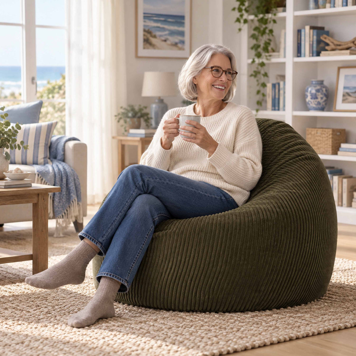 Pouf Poire Velours Côtelé Kaki foncé, fauteuil d’assise confortable en velours côtelé, détente dans un salon lumineux