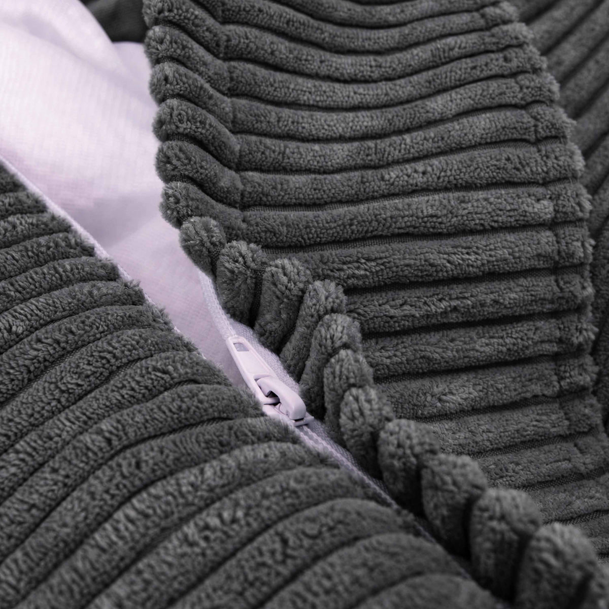 Pouf Géant Rond XL Velours Côtelé Gris, gros plan texture côtelée et fermeture éclair