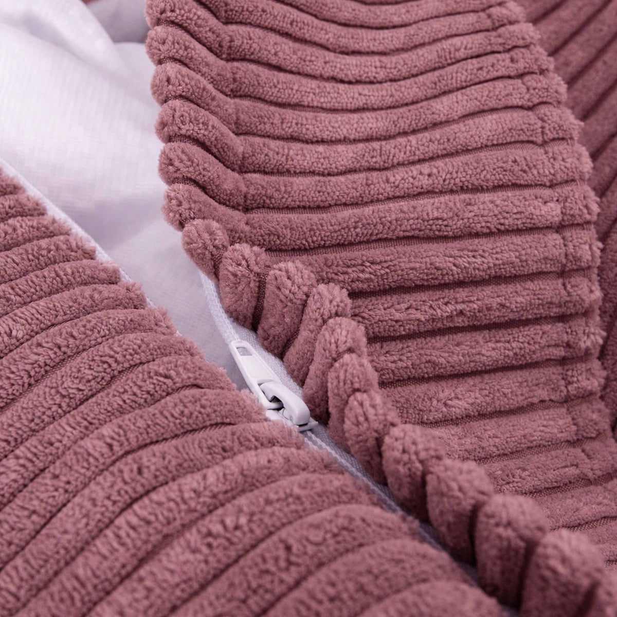 Pouf Géant Rond XL Velours Côtelé Vieux rose : détail tissu côtelé et texture velours, fermeture éclair visible