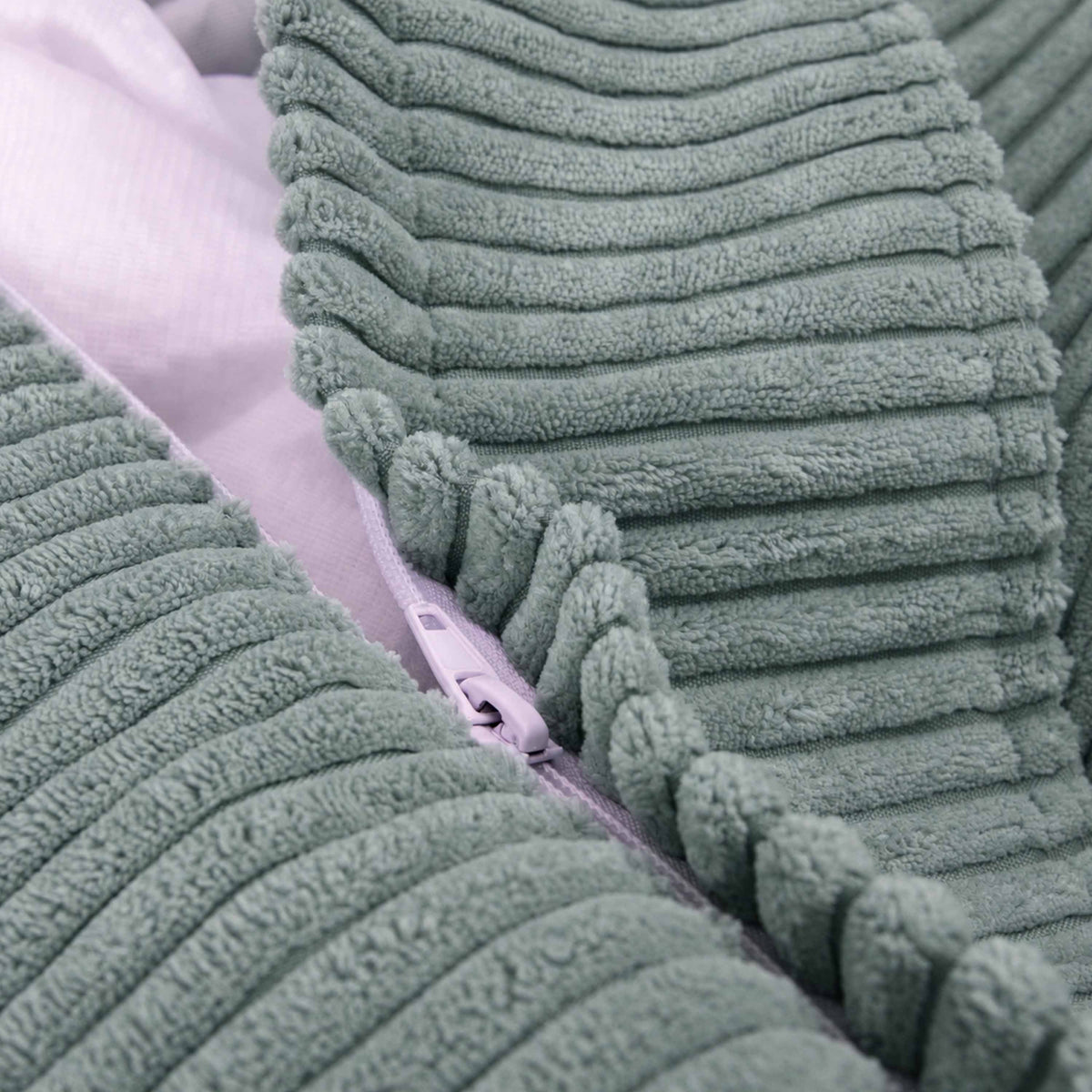 Pouf Géant Rond XL Velours Côtelé Vert gris, détail texture velours côtelé vert gris, fermeture éclair
