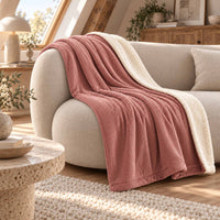 Dubbelzijdige plaid van warm poederroze ribfluweel en sherpa – 180×140 cm