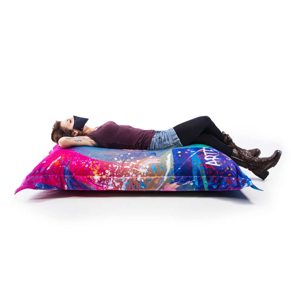 Alt Tag: Pouf Géant ART52® - Vanité Multicolore, pouf géant multicolore imprimé artistique signé Benjamin Cupillard, série limitée