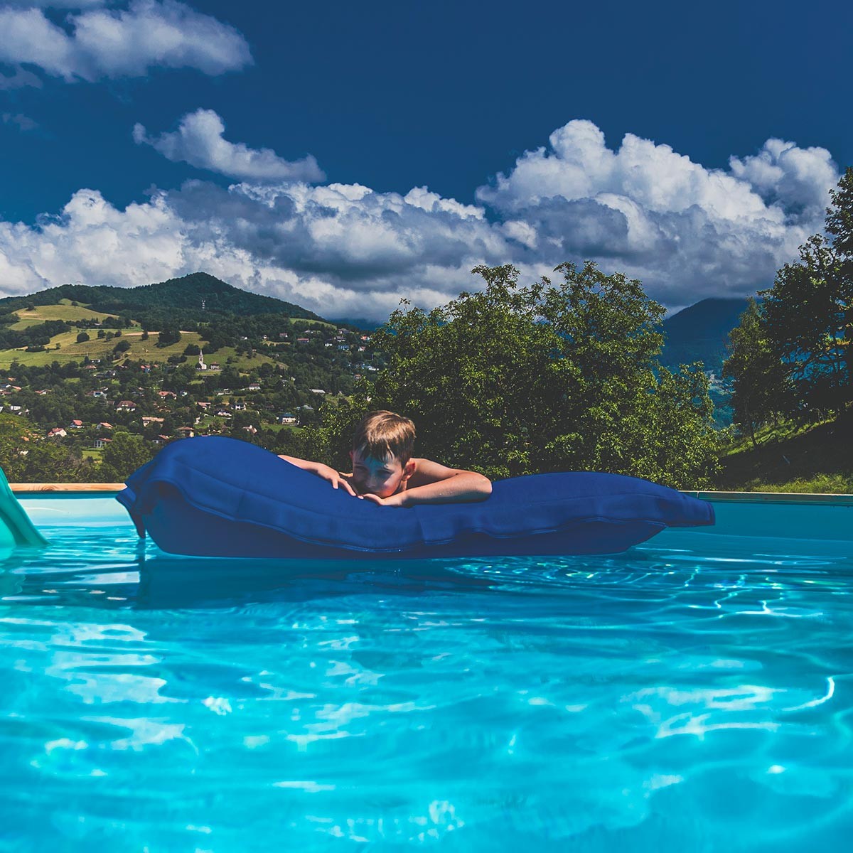 Housse  pouf piscine rectangulaire vide Bleu, tissu micro-perforé pour évacuer l’eau rapidement, pour détente au bord de la piscine
