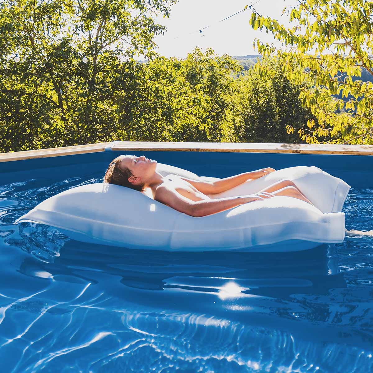 Housse  pouf piscine rectangulaire vide Blanc micro-perforé BiG52 POOL, tissu anti-eau pour détente au bord de la piscine