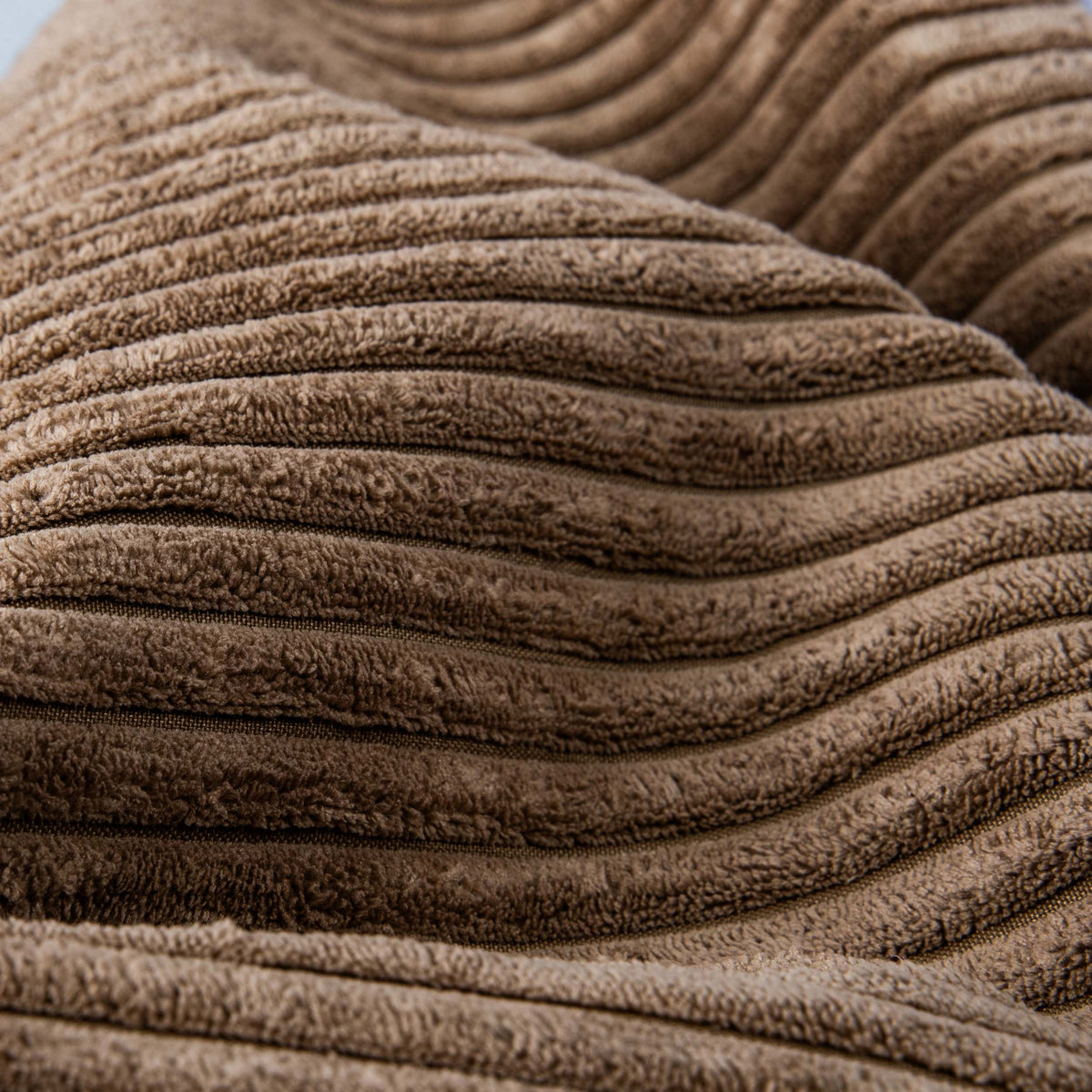 Pouf Poire Velours Côtelé Marron - détail du velours côtelé marron, texture et coutures visibles