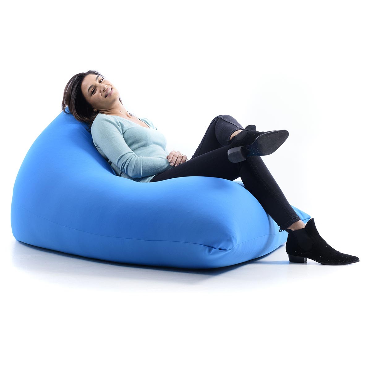 Pouf Berlingot Stretch Bleu intérieur : grande assise en tissu ultra souple, forme berlingot pour détente salon ou chambre