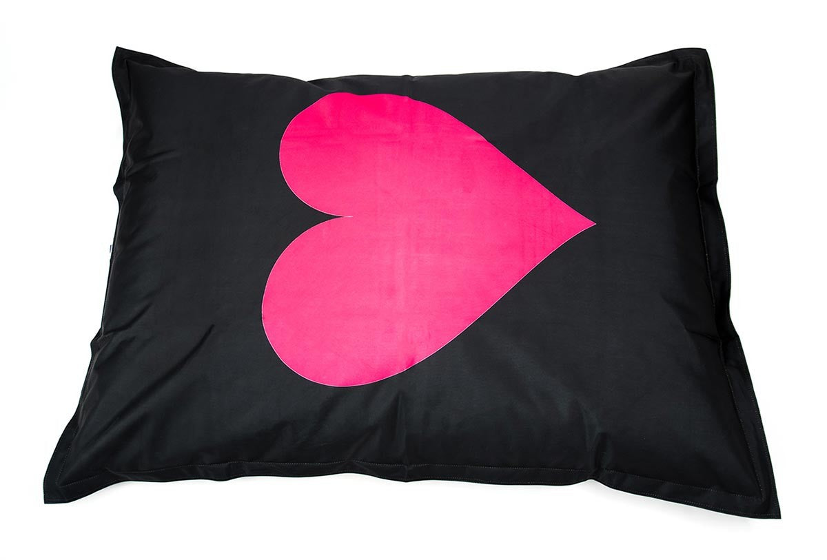 Pouf géant cœur rose déhoussable : grand pouf cœur rose sur housse noire, coussin géant