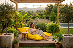 Pouf Extérieur Jaune IRON RAW, pouf géant XXL jaune 170 x 130 cm pour détente outdoor sur terrasse paysagée