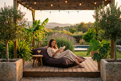 Pouf Extérieur Marron IRON RAW XXL 170x130 cm sur terrasse, coussin géant chocolat pour détente extérieure
