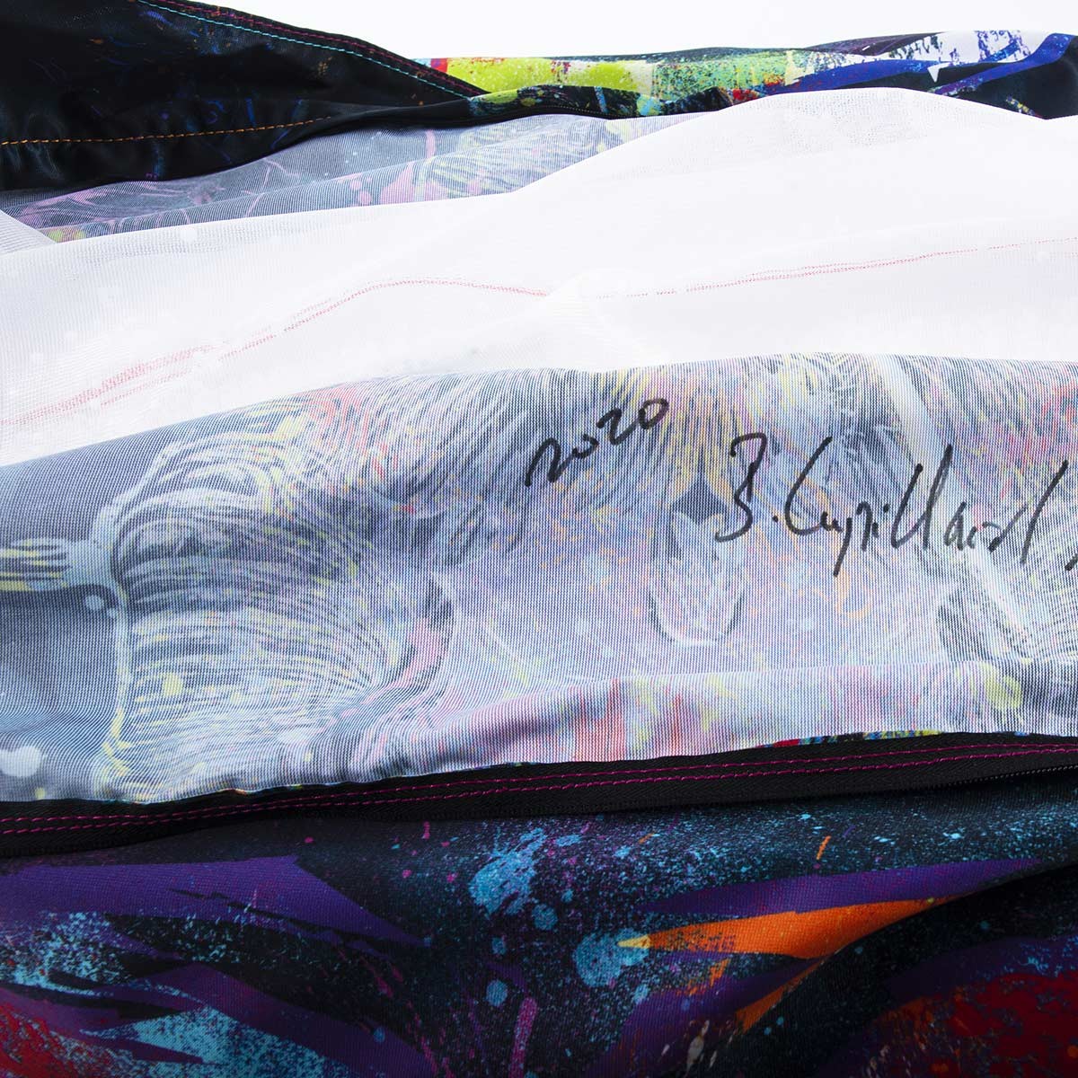 Pouf Géant ART52® - Lion Graf, détail impression haute qualité teintée dans la masse, série limitée signée Benjamin Cupillard