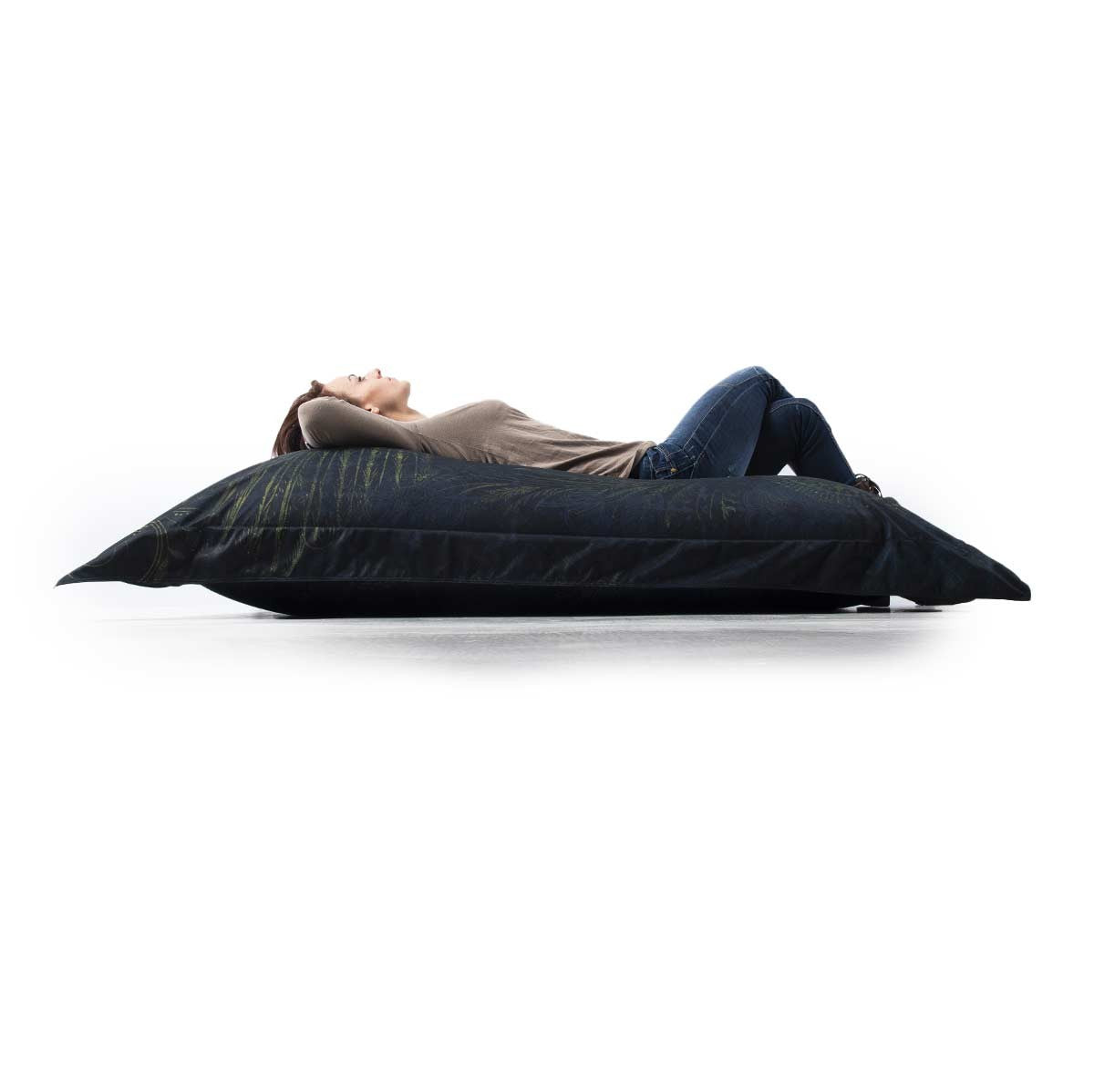 Pouf Géant ART52® - WILD : assise XXL imprimée œuvre Benjamin Cupillard, série limitée 50 exemplaires, vue d’utilisation