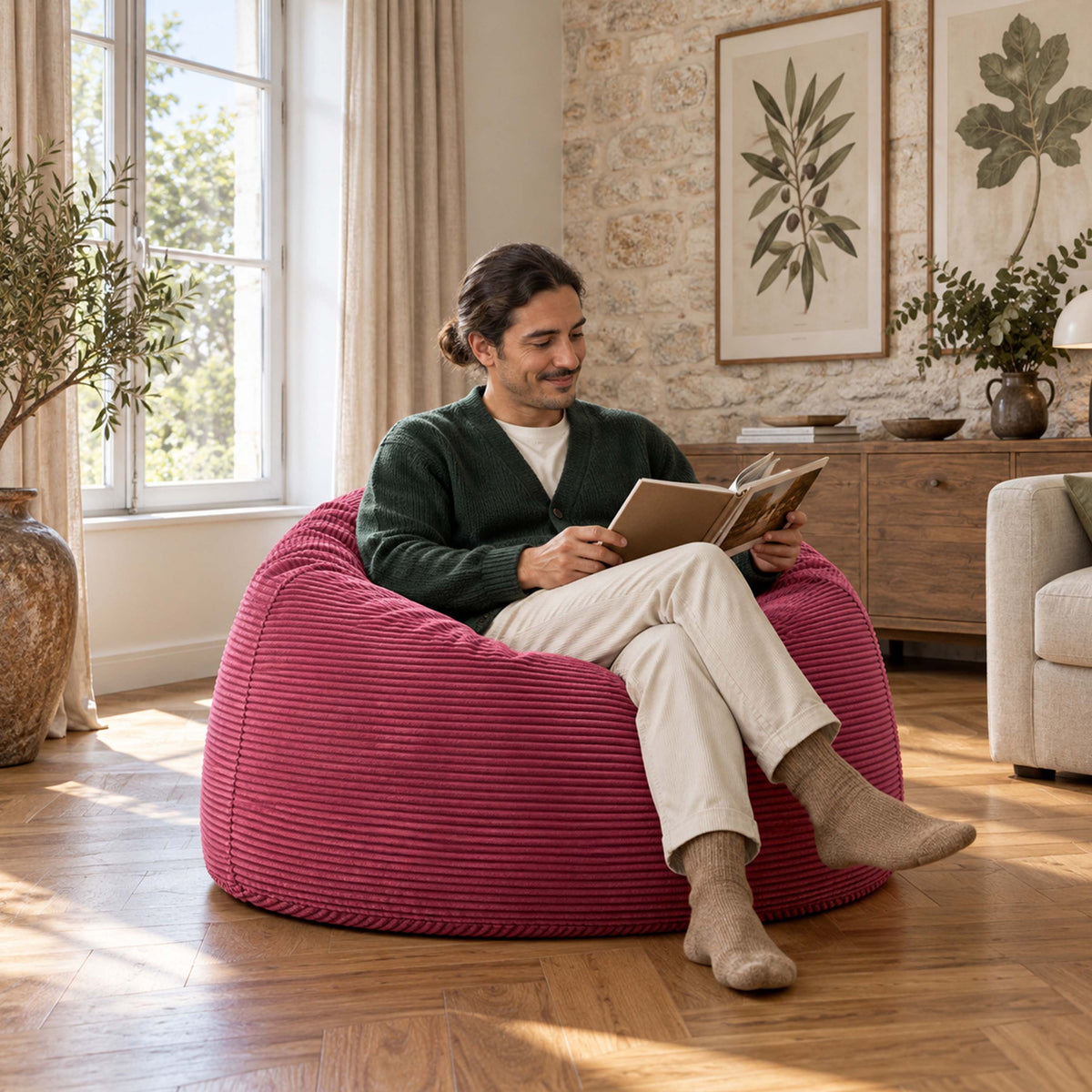 Pouf Géant Rond XL Velours Côtelé Rose : pouf fauteuil XXL en velours côtelé, assis dans un salon chaleureux