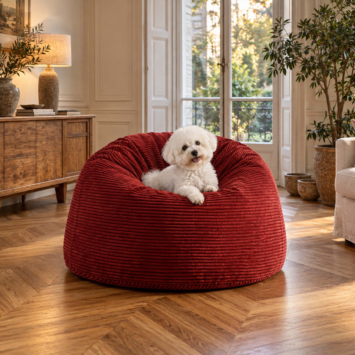 Pouf Géant Rond XL Velours Côtelé Rouge, grande assise en velours côtelé rouge avec chien assis en intérieur lumineux