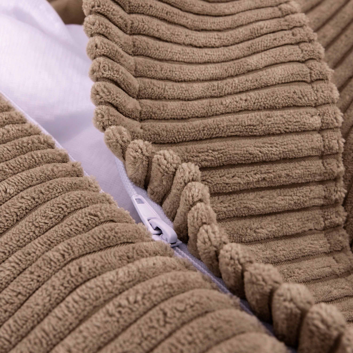 Pouf Géant Rond XXL Velours Côtelé Marron TiTAN, gros plan housse déhoussable velours côtelé marron