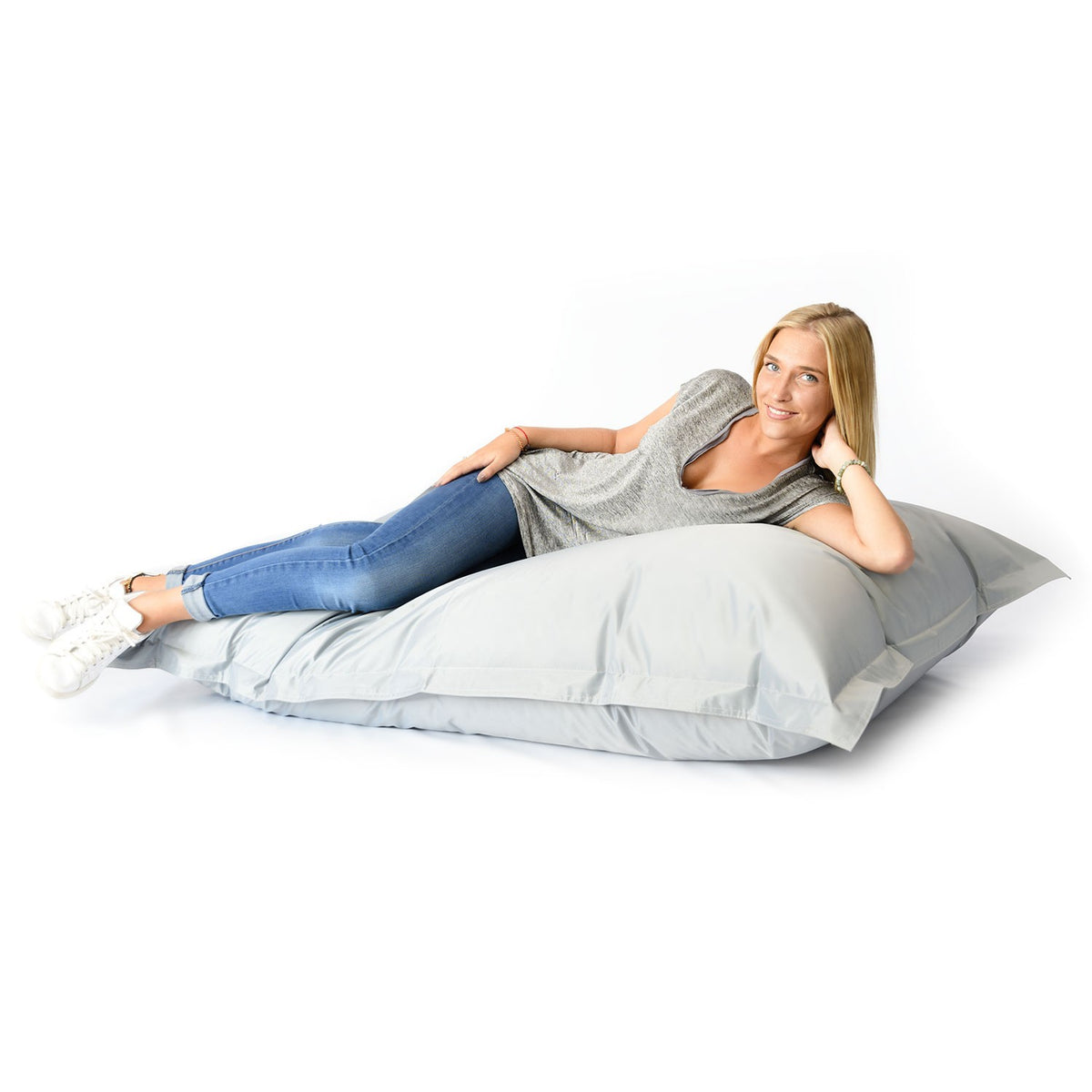 Pouf Géant XL Gris, grand coussin d’assise pour salon ou chambre, usage confortable et durable, photo lifestyle
