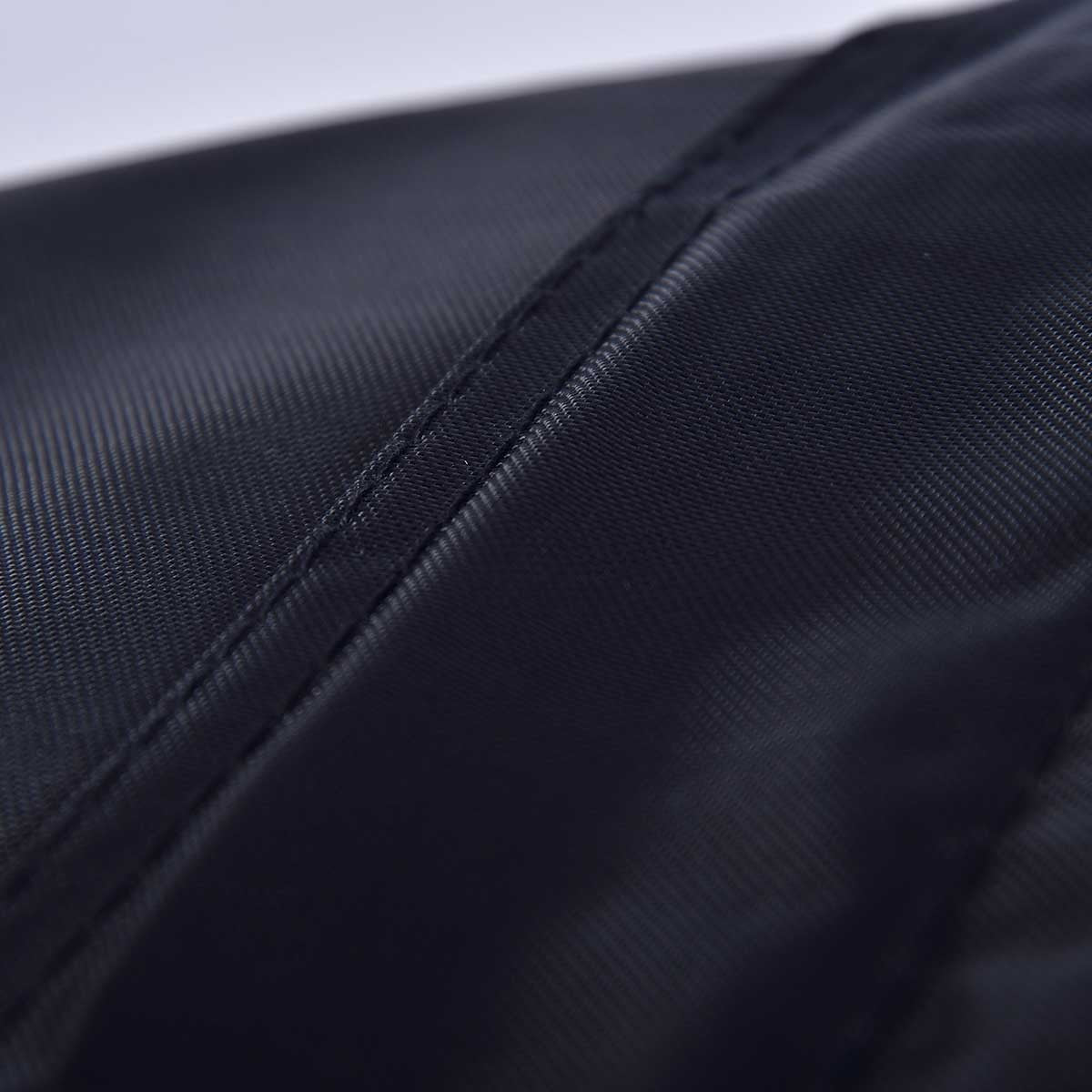 Pouf Géant XL Noir BiG52 Classic XL, tissu noir résistant et coutures renforcées, vue gros plan