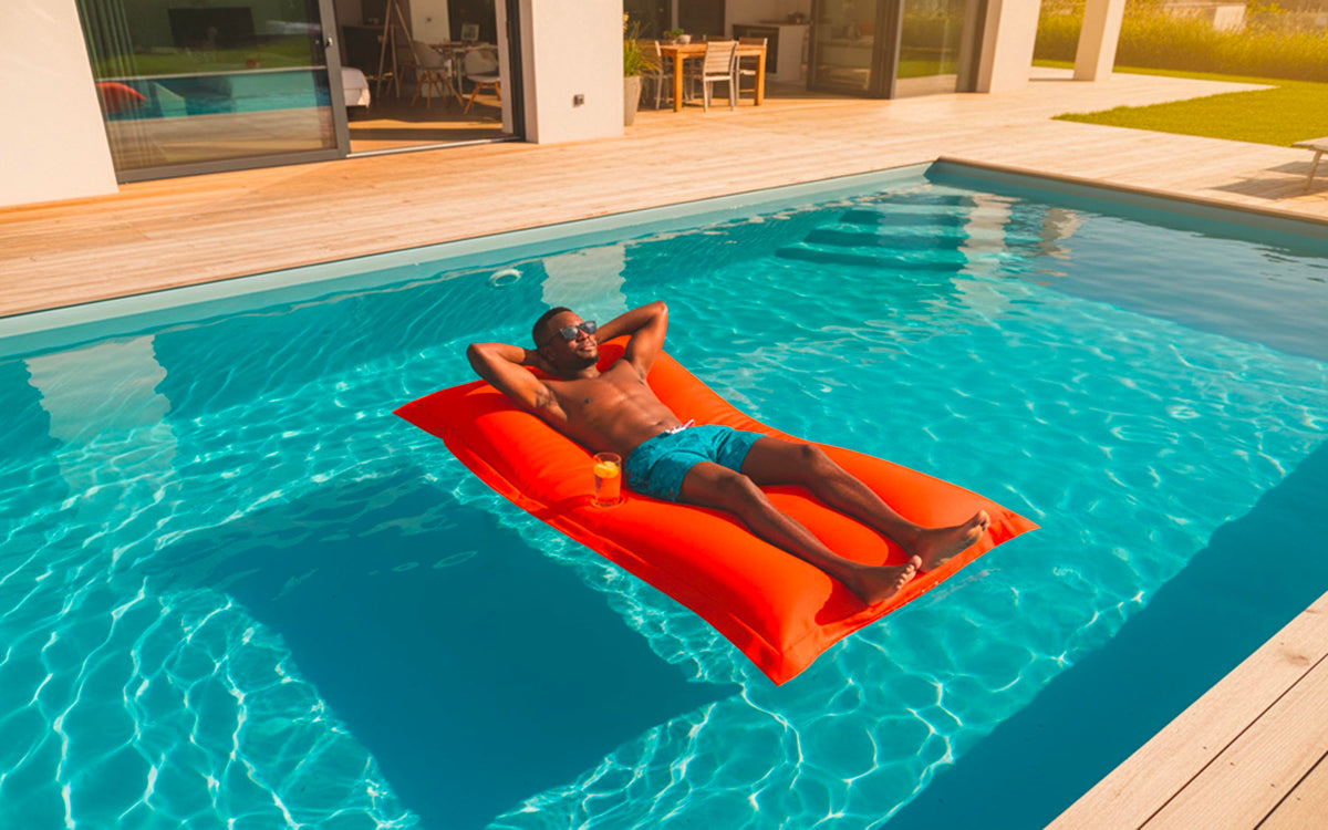 Pouf Piscine Orange BiG52 POOL déhoussable flottant avec billes de polystyrène, pouf géant XXL en baignade