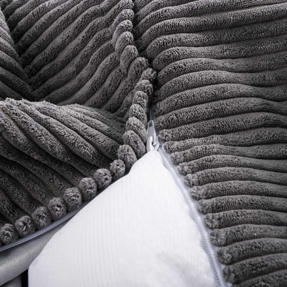 Pouf Poire Enfant Velours Côtelé Gris - détail du tissu côtelé et de la fermeture éclair, style confortable pour chambre d’enfant