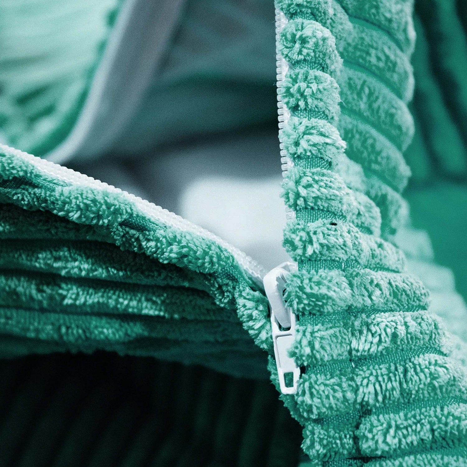 Samt Cord Pouf Birnenform Türkis