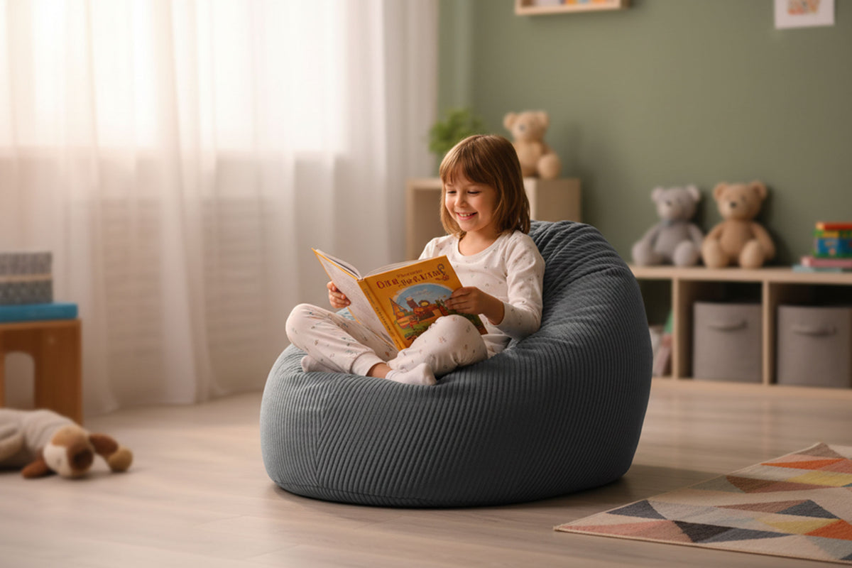Pouf Poire Velours Côtelé Gris pour enfant, avec billes polystyrène, déhoussable, confort ergonomique dans le salon