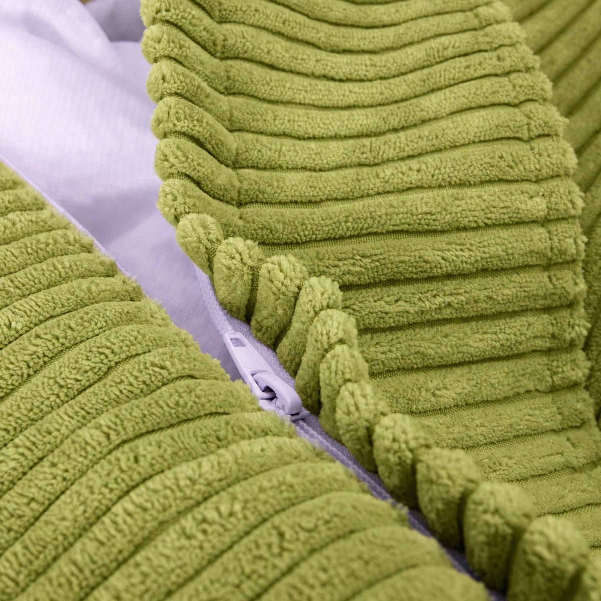 Pouf Géant Rond XL Velours Côtelé Vert olive clair, zoom sur texture côtelée et fermeture éclair