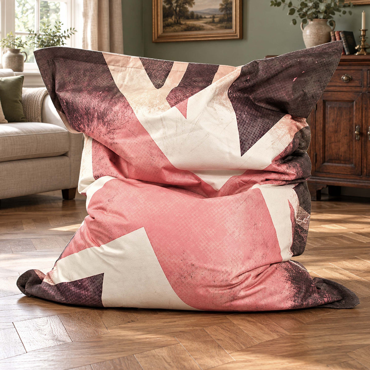 Pouf géant vintage drapeau anglais BiG52, coussin XXL rétro UK, rendu en intérieur salon avec housse drapeau.