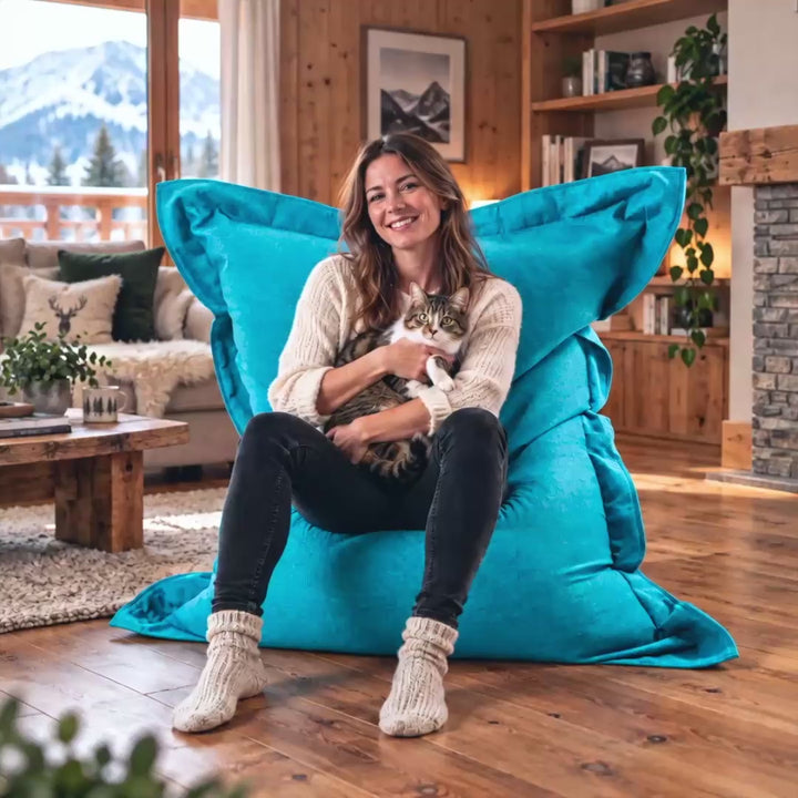 Pouf Lin Bleu Bleu Turquoise, intérieur cocooning en lin, grande assise 170x130cm, ambiance salon avec chat
